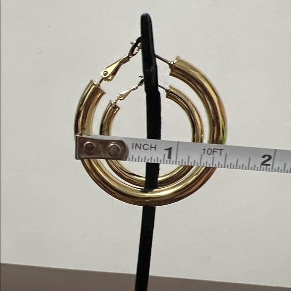 Elegant Gold Hoop Earrings - Picture 5 of 5